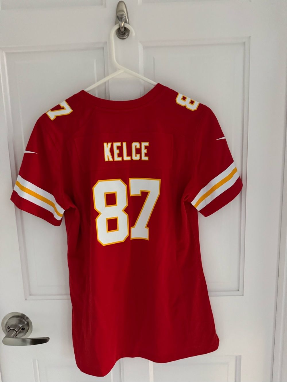 Nike Red KC Chiefs #87 Travis Kelce Football Jersey with White and Gold Accents - Picture 2 of 2